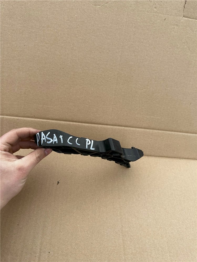 Prowadnica, ślizg zderzaka - 3C8 807 183 C - VW Passat CC - przód lewy (17374649172)