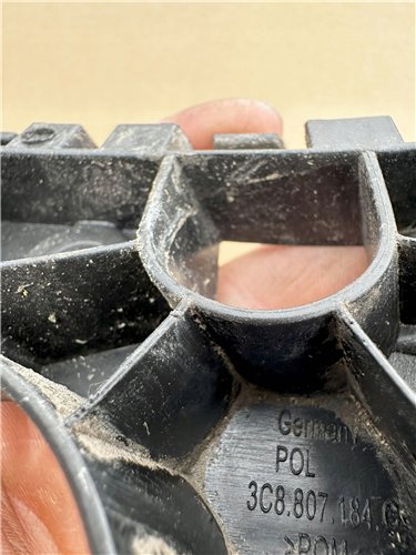 Prowadnica, ślizg zderzaka - 3C8 807 183 C - VW Passat CC - przód lewy (17374649172)