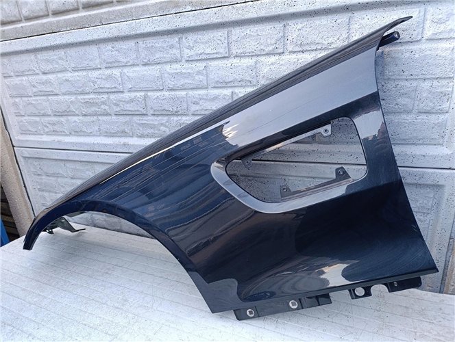 MERCEDES AMG GT BŁOTNIK LEWY PRZEDNI ORYGINAŁ (17379527371)