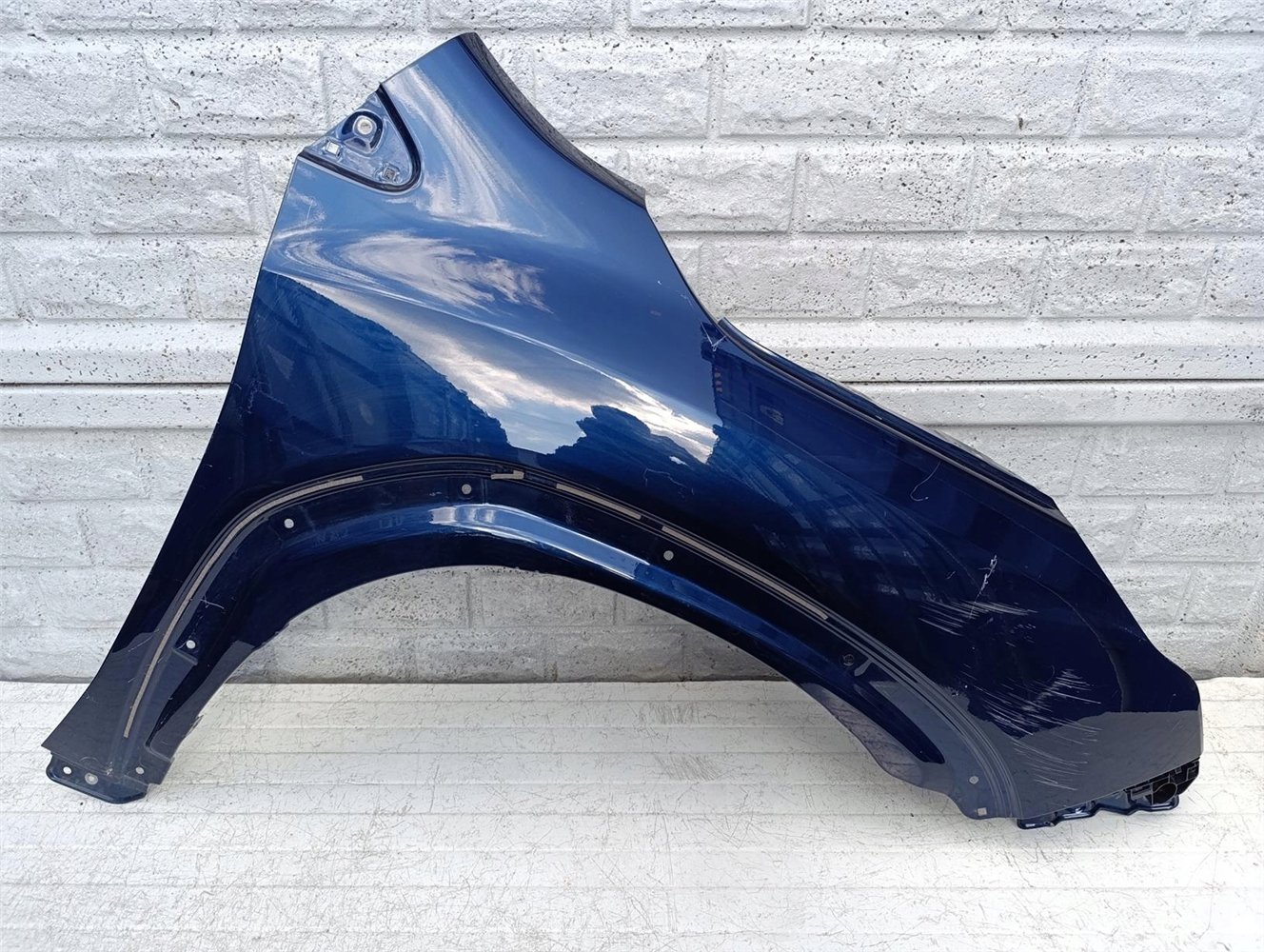 SUZUKI SX4 S CROSS 2022-24 BŁOTNIK PRAWY ORYGINAŁ (17379549936)