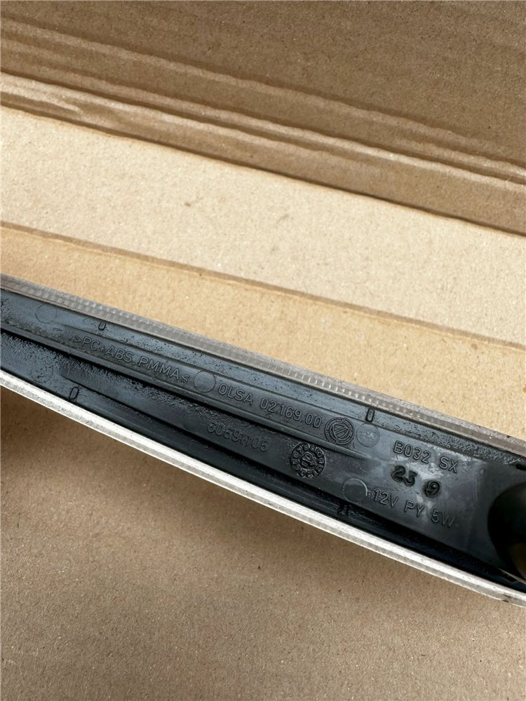 ALFA ROMEO 159 05-12r KIERUNKOWSKAZ MIGACZ BOCZNY ORYGINAŁ (17381448797)