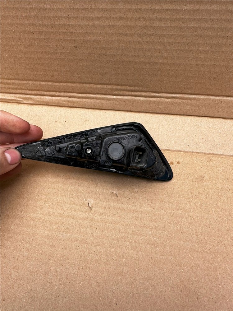 KIERUNKOWSKAZ KAMERA PRAWY TESLA MODEL Y (2019-) -50-J ORYGINAŁ (17381467700)