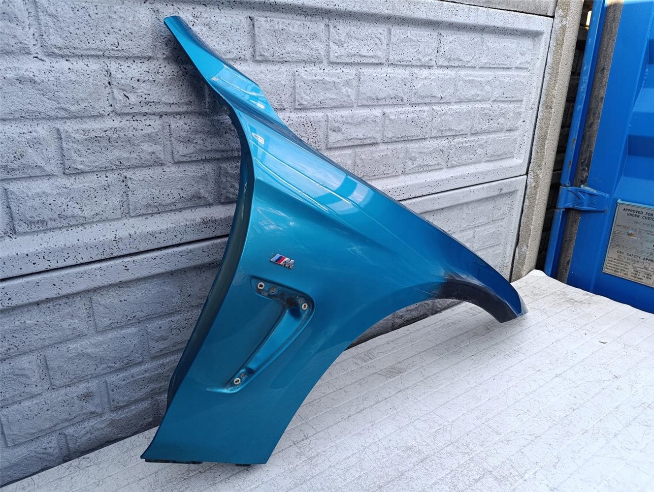 BMW IV 4 F32 F33 F36 BŁOTNIK PRAWY PRZEDNI ORYGINAŁ (17381985397)