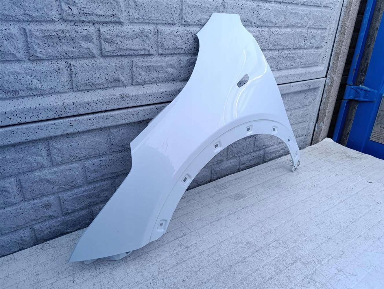 KIA X-CEED XCEED BŁOTNIK LEWY PRZEDNI ORYGINAŁ (17381993318)