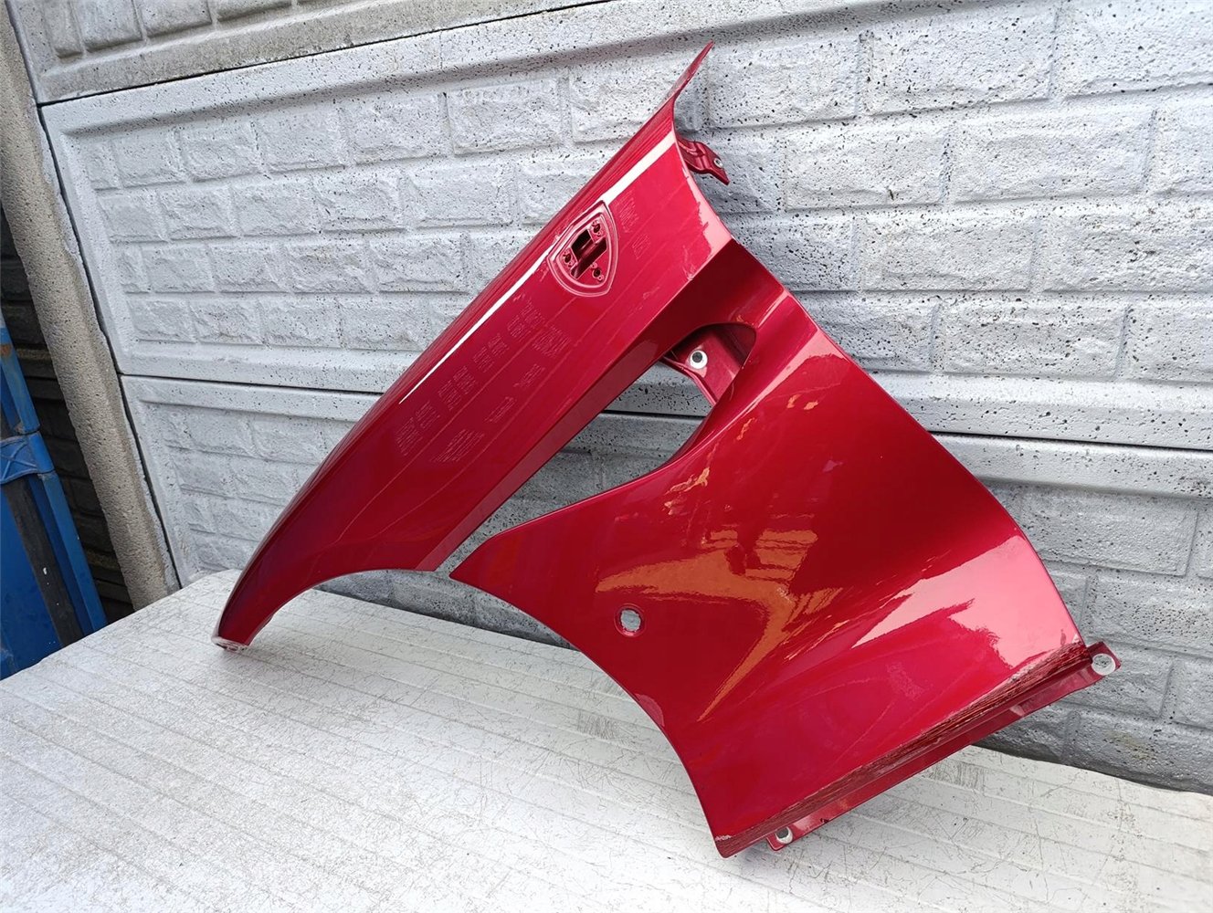 FERRARI PORTOFINO BŁOTNIK LEWY PRZEDNI ORYGINAŁ (17382025548)