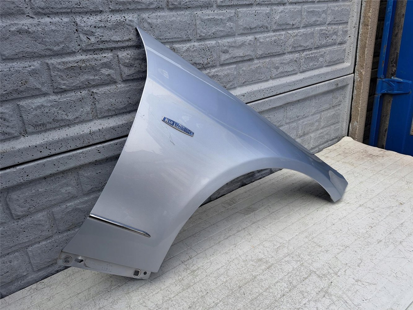 MERCEDES E KLASA W212 E212 BŁOTNIK PRAWY PRZÓD ORYGINAŁ (17387324765)