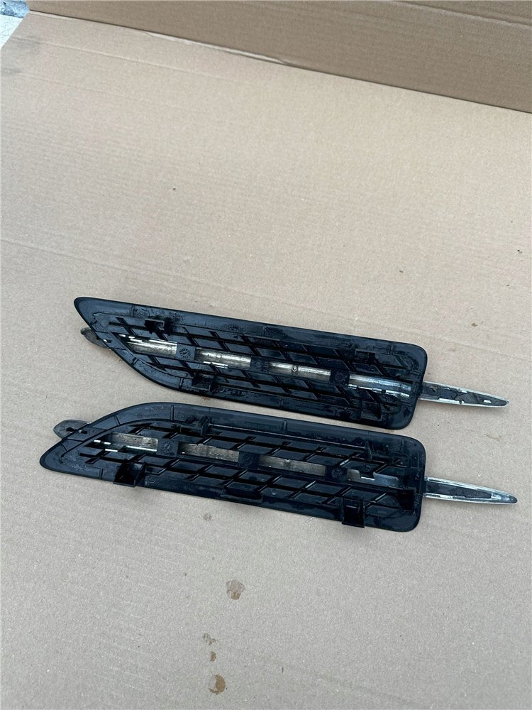 Mercedes SLK R172 Listwa Kratka Błotnika LEWY PRAWY Przód ORYGINAŁ (17389541752)