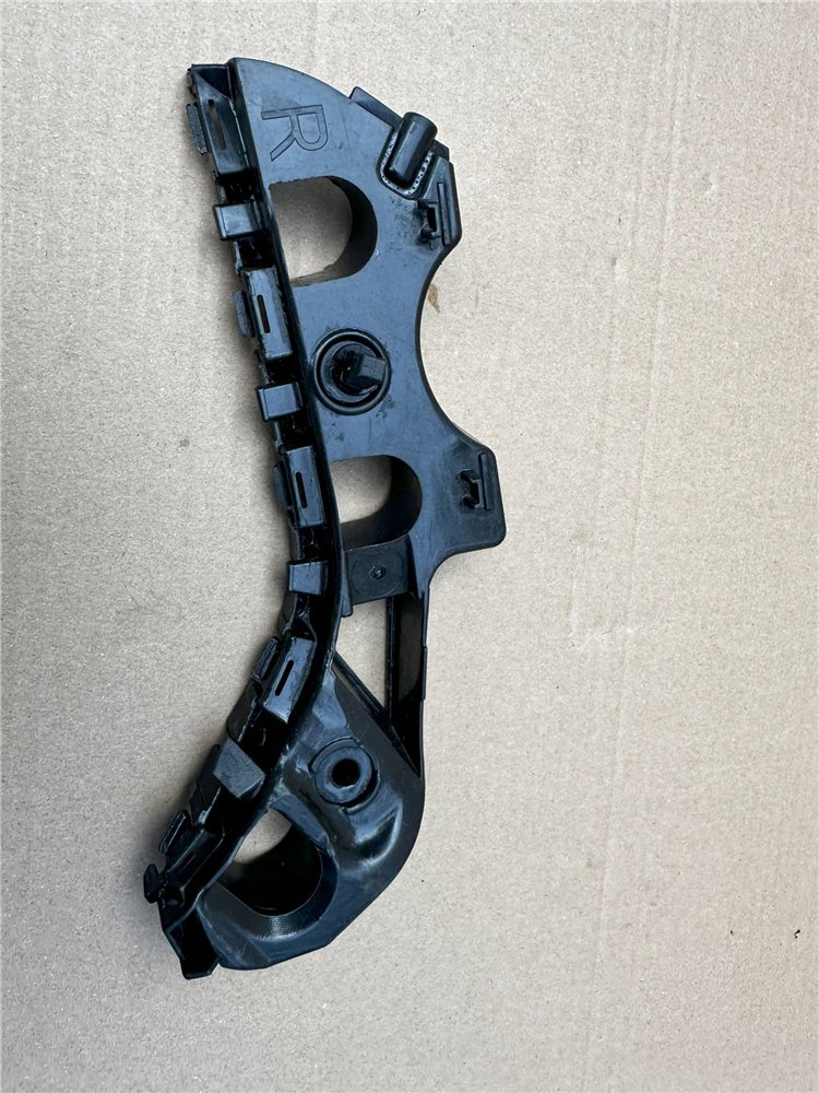 ślizg zderzaka - 3C8 807 183 C VW Passat CC - przód / PRAWY ORYGINAŁ (17389630100)