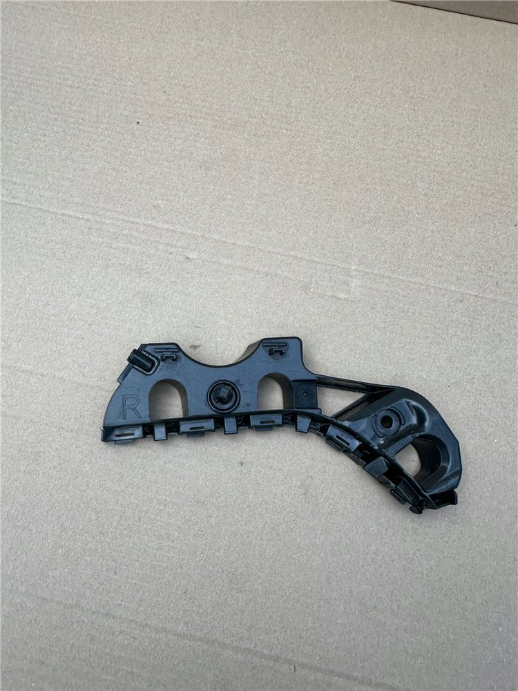 ślizg zderzaka - 3C8 807 183 C VW Passat CC - przód / PRAWY ORYGINAŁ (17389630100)