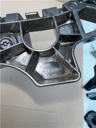 ślizg zderzaka - 3C8 807 183 C VW Passat CC - przód / PRAWY ORYGINAŁ (17389630100)