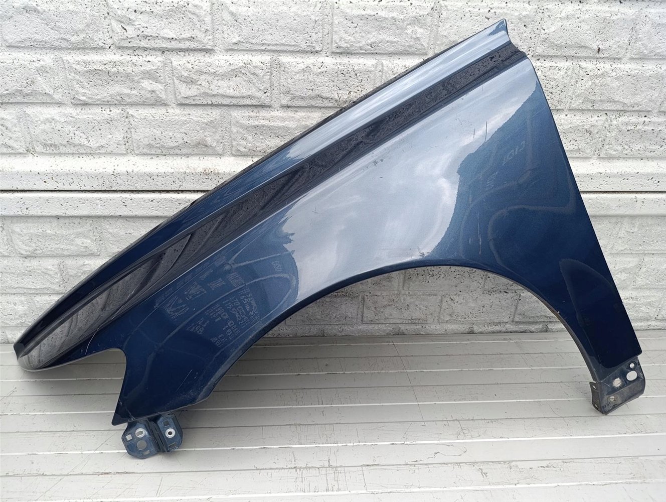 VOLVO V40 S50 BŁOTNIK PRZEDNI LEWY ORYGINAŁ (17391048814)