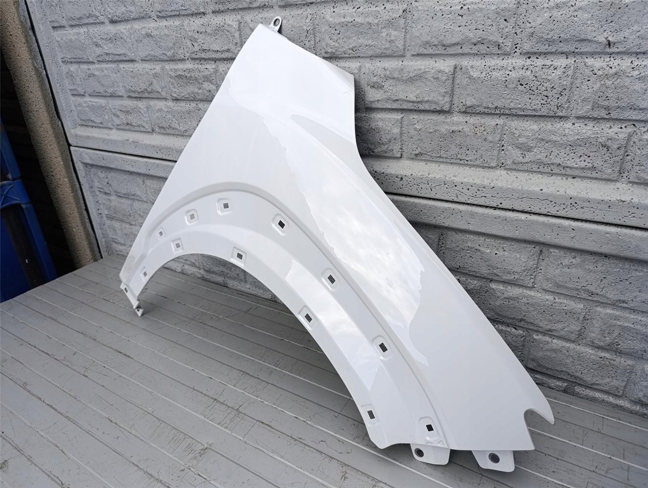 HYUNDAI KONA 2018-2024 BŁOTNIK PRAWY PRZEDNI ORYGINAŁ (17392737750)