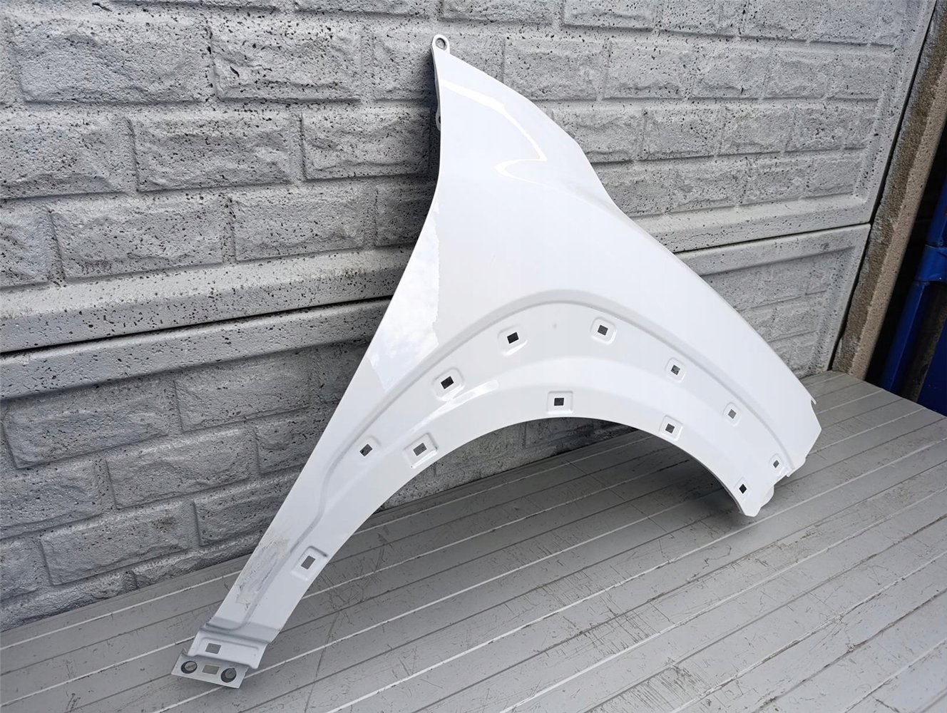 HYUNDAI KONA 2018-2024 BŁOTNIK PRAWY PRZEDNI ORYGINAŁ (17392737750)