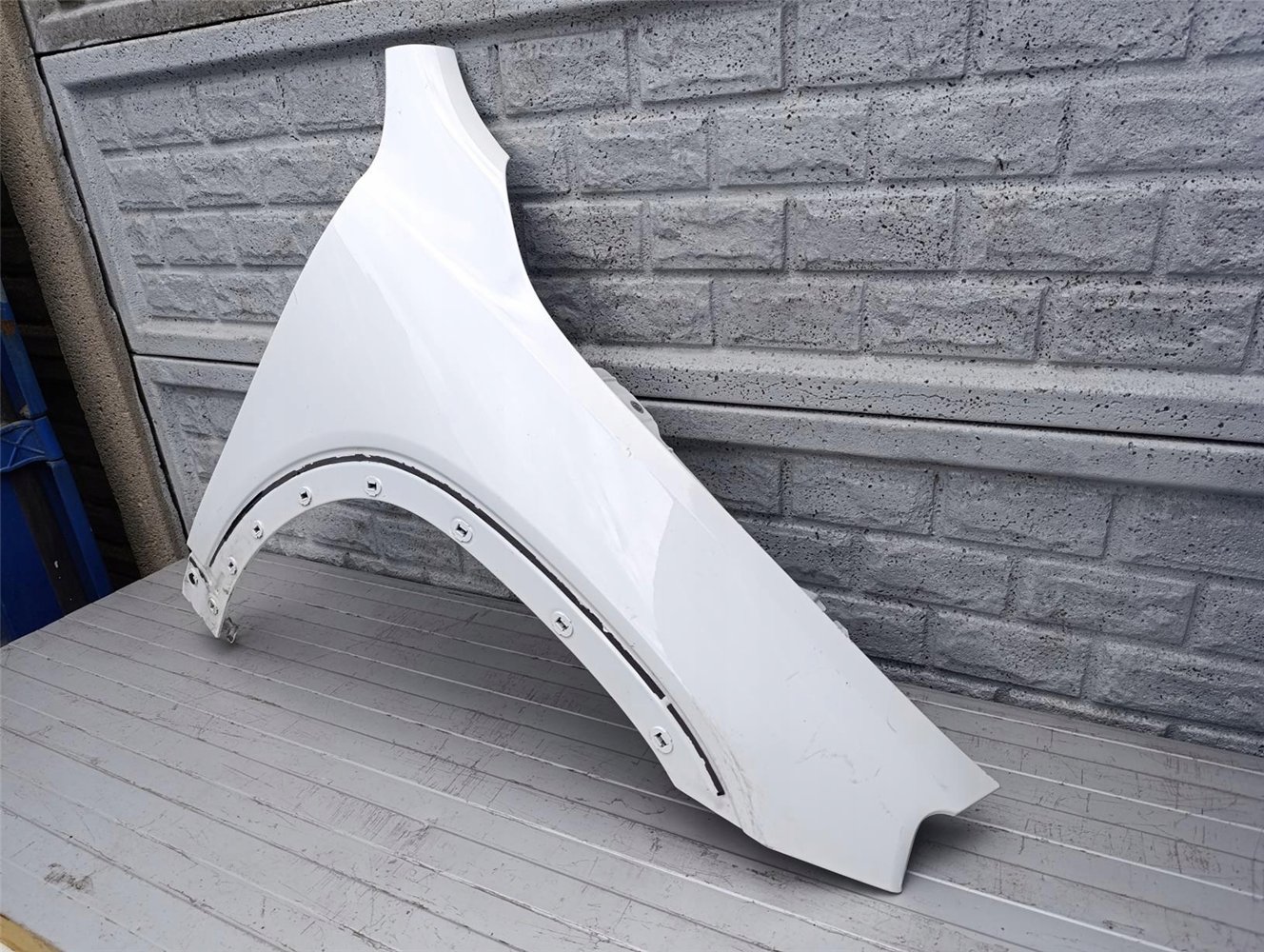 MERCEDES GLB 247 X247 BŁOTNIK PRAWY PRZEDNI ORYGINAŁ (17392753012)