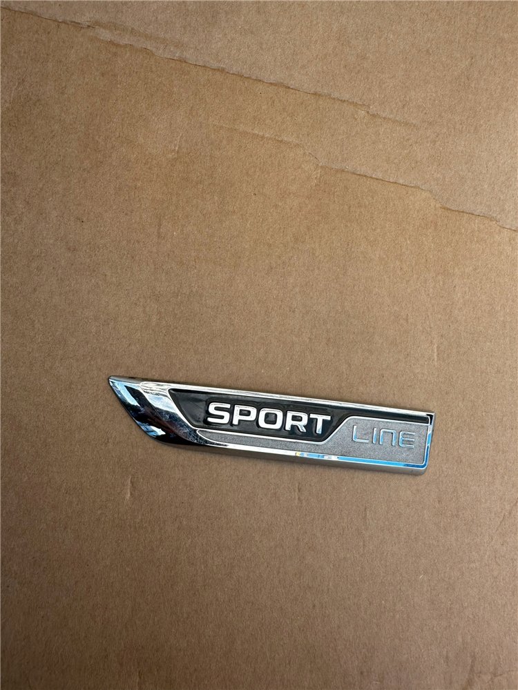 ZNACZEK EMBLEMAT SKODA SUPERB 3 III SPORTLINE NA BŁOTNIK ORYGINAŁ (17392776375)