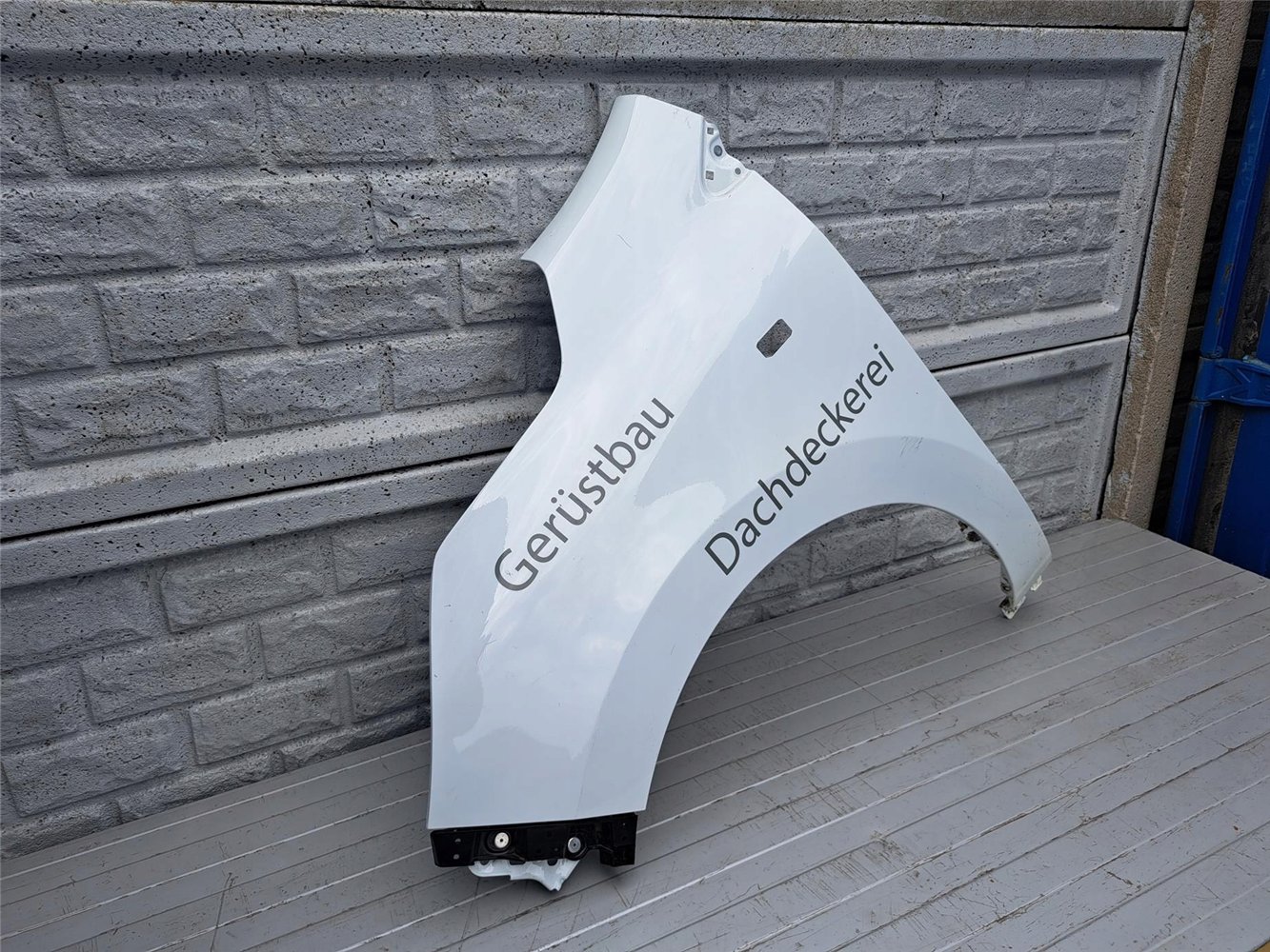 RENAULT EXPRESS 21- BŁOTNIK LEWY PRZEDNI ORYGINAŁ (17399965767)