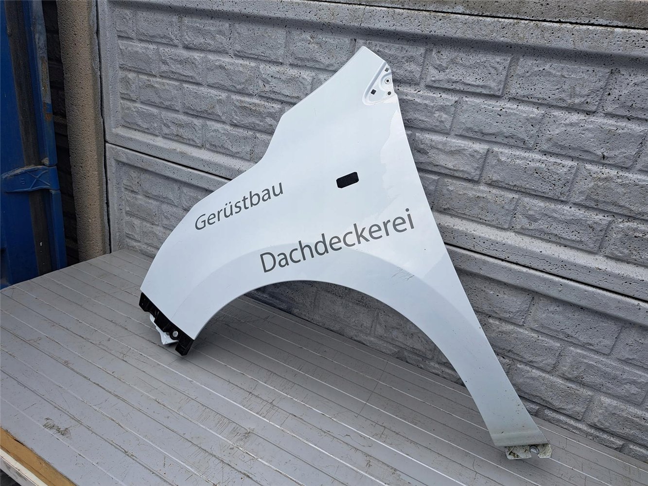 RENAULT EXPRESS 21- BŁOTNIK LEWY PRZEDNI ORYGINAŁ (17399965767)