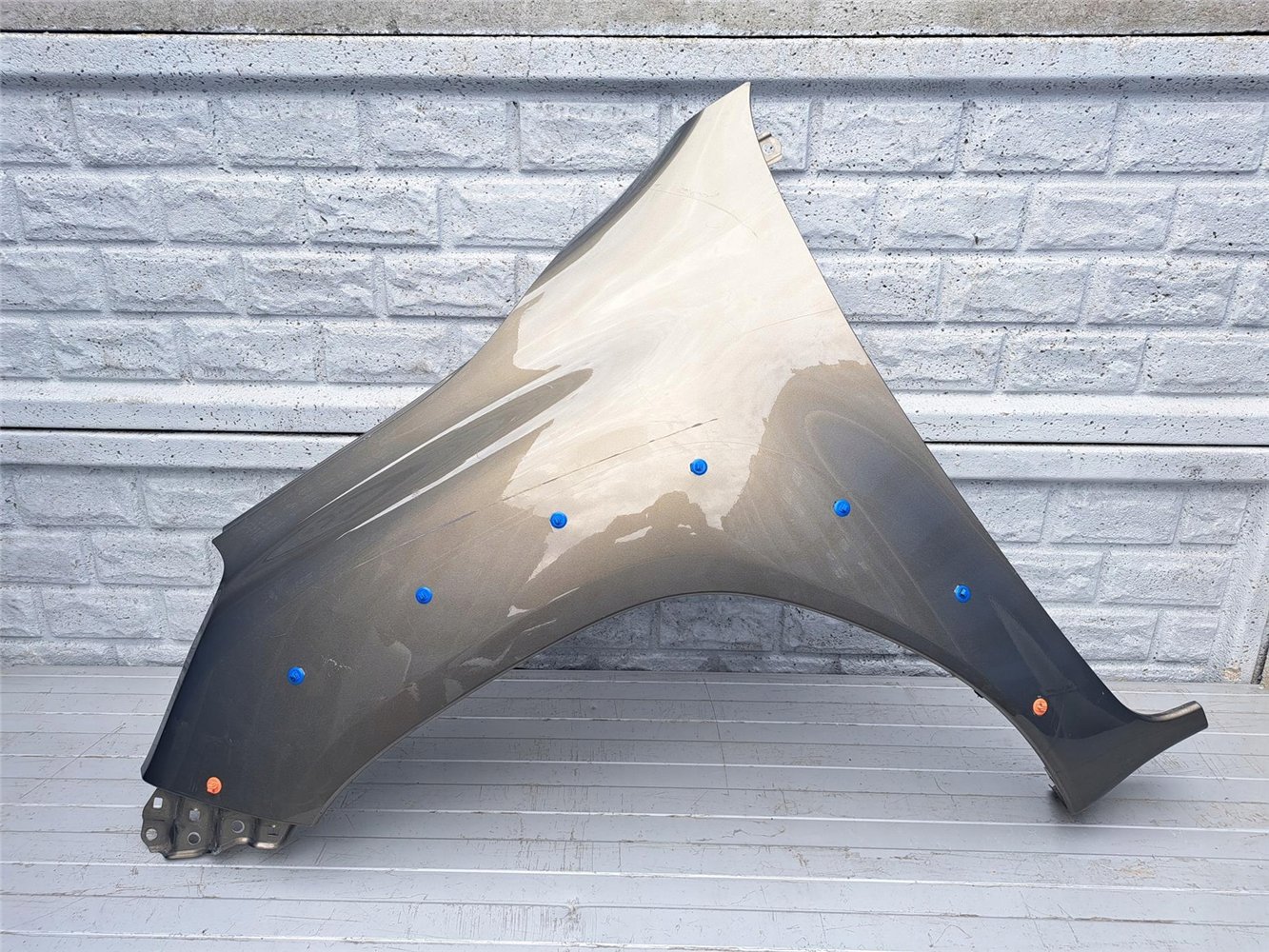 TOYOTA HILUX 15- BŁOTNIK PRZEDNI LEWY ORYGINAŁ (17399980317)