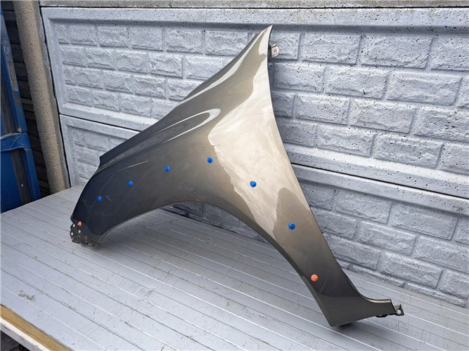 TOYOTA HILUX 15- BŁOTNIK PRZEDNI LEWY ORYGINAŁ (17399980317)