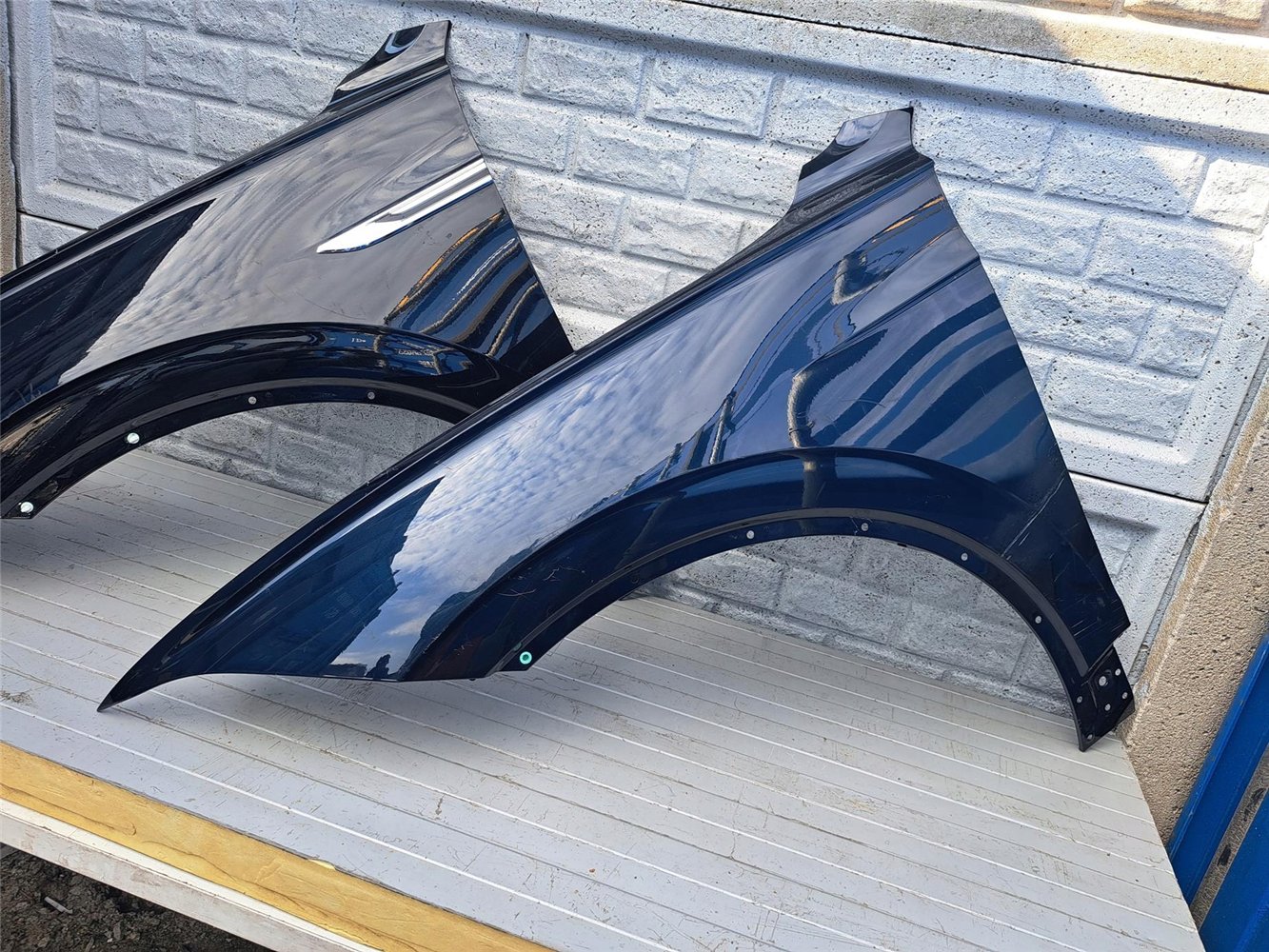 VW TOUAREG III 3 2018 - 2024 BŁOTNIK PRZEDNI LEWY ORYGINAŁ (17400010560)