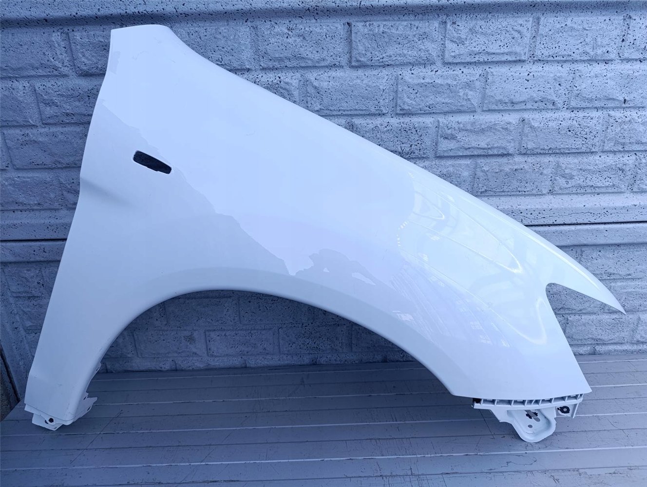 MITSUBISHI ASX 10-15 BŁOTNIK PRAWY PRZEDNI ORYGINAŁ (17400896272)