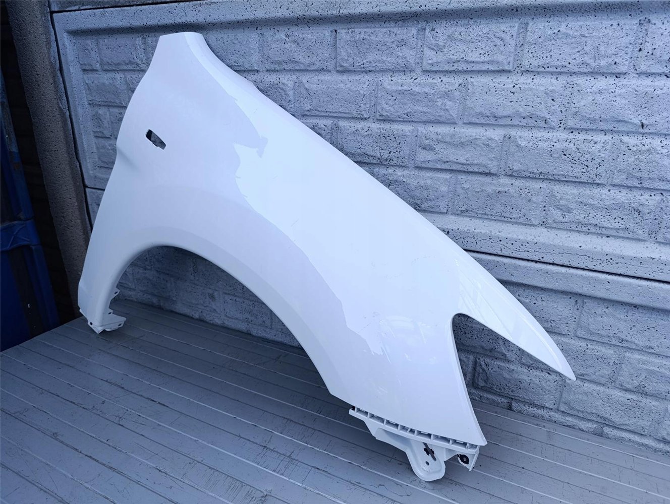 MITSUBISHI ASX 10-15 BŁOTNIK PRAWY PRZEDNI ORYGINAŁ (17400896272)