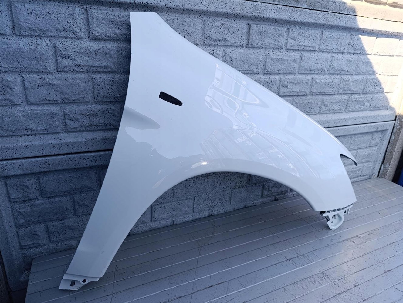 MITSUBISHI ASX 10-15 BŁOTNIK PRAWY PRZEDNI ORYGINAŁ (17400896272)