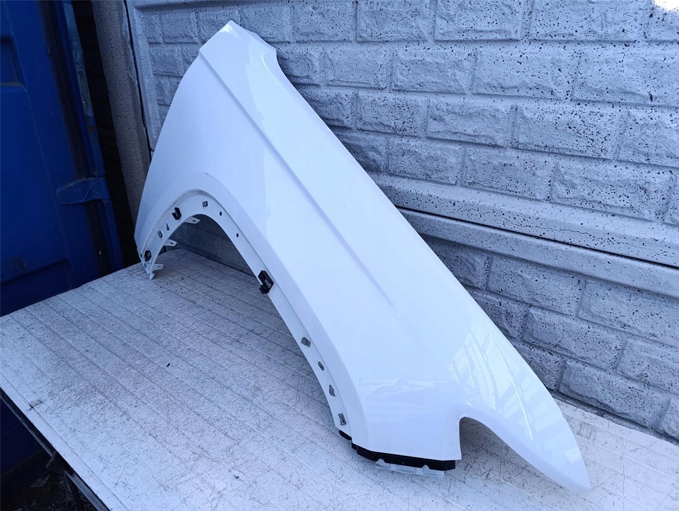 JEEP GRAND CHEROKEE V 5 4XE 21- 24 BŁOTNIK PRAWY ORYGINAŁ (17414532529)