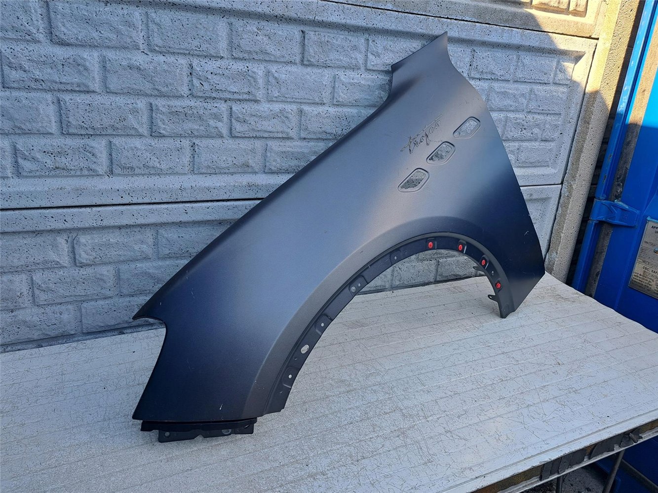 MASERATI GRECALE 22- BŁOTNIK LEWY PRZÓD ORYGINAŁ (17421168778)