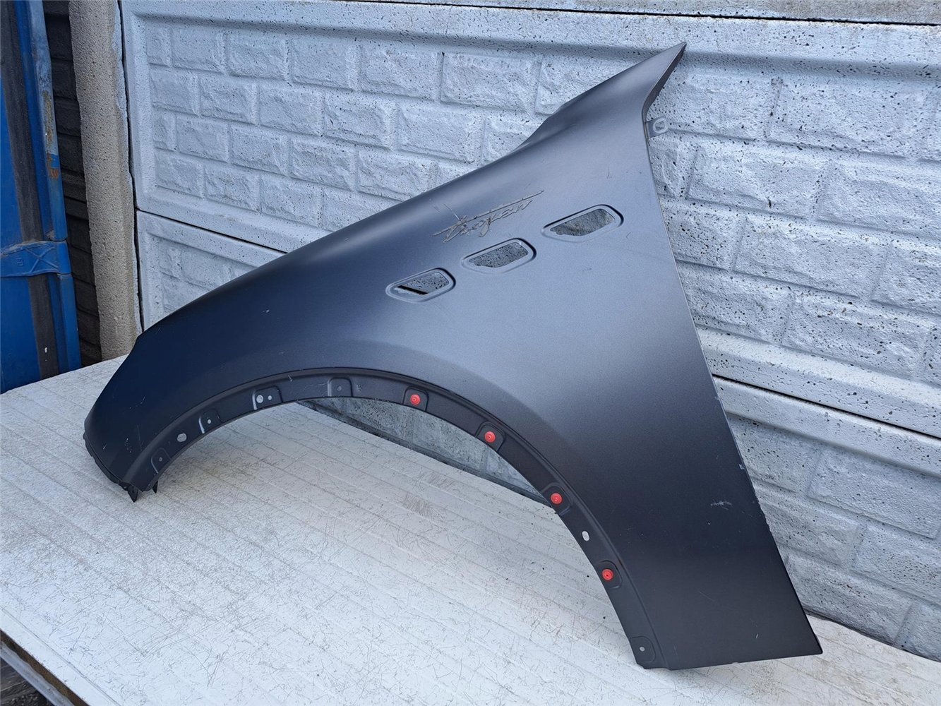 MASERATI GRECALE 22- BŁOTNIK LEWY PRZÓD ORYGINAŁ (17421168778)