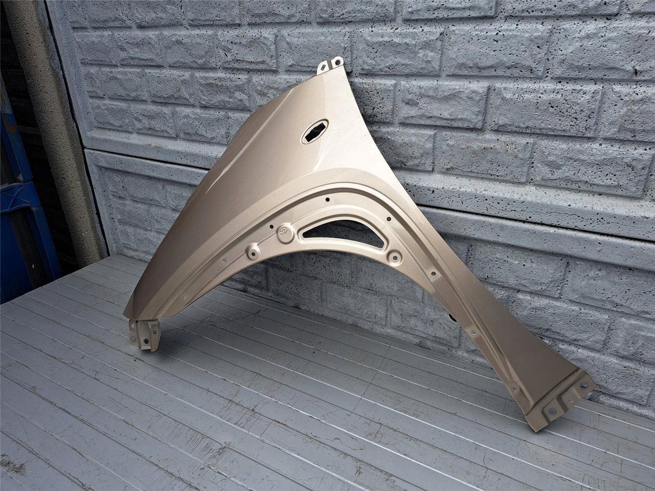 BŁOTNIK LEWY PRZÓD TOYOTA AYGO X 22-24 ORYGINAŁ (17433288721)