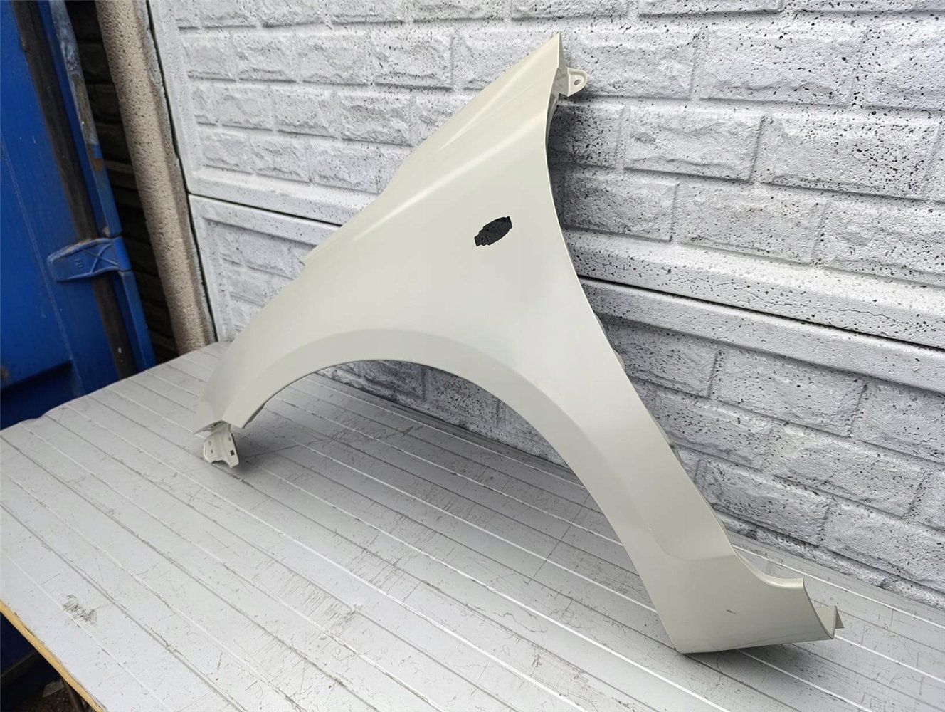 SUZUKI SWIFT Mk7 10-17 BŁOTNIK PRZEDNI LEWY NOWY ORYGINAŁ (17434459291)