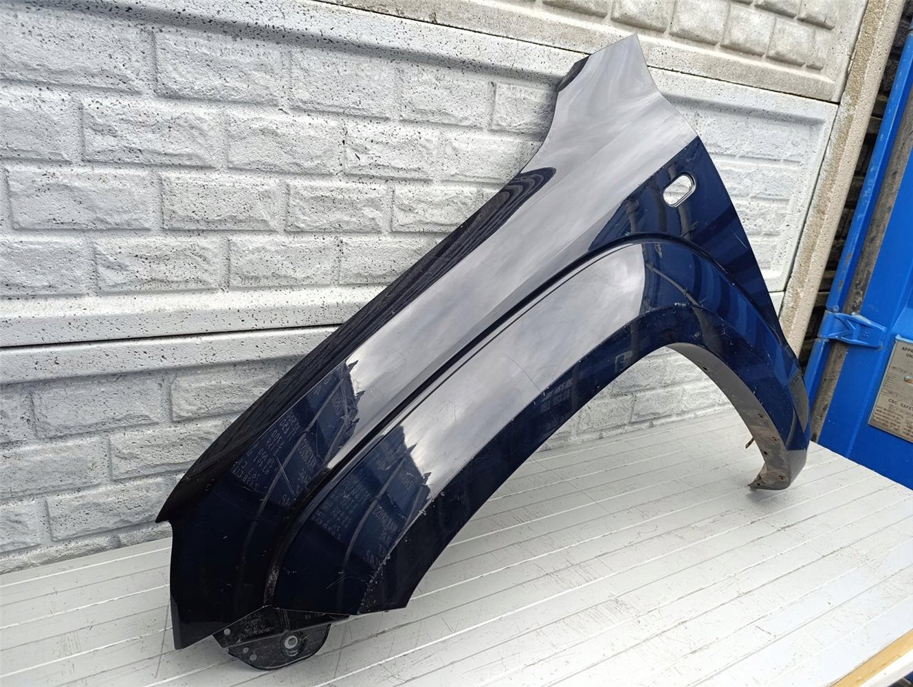 VW AMAROK 2H0 2012-2020 BŁOTNIK PRZEDNI LEWY ORYGINAŁ (17434532685)