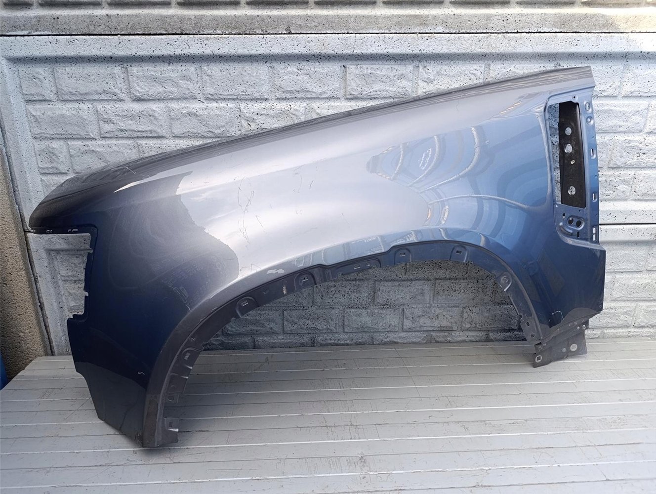 LAND ROVER DEFENDER 20- BŁOTNIK LEWY PRZEDNI ORYGINAŁ (17440105369)