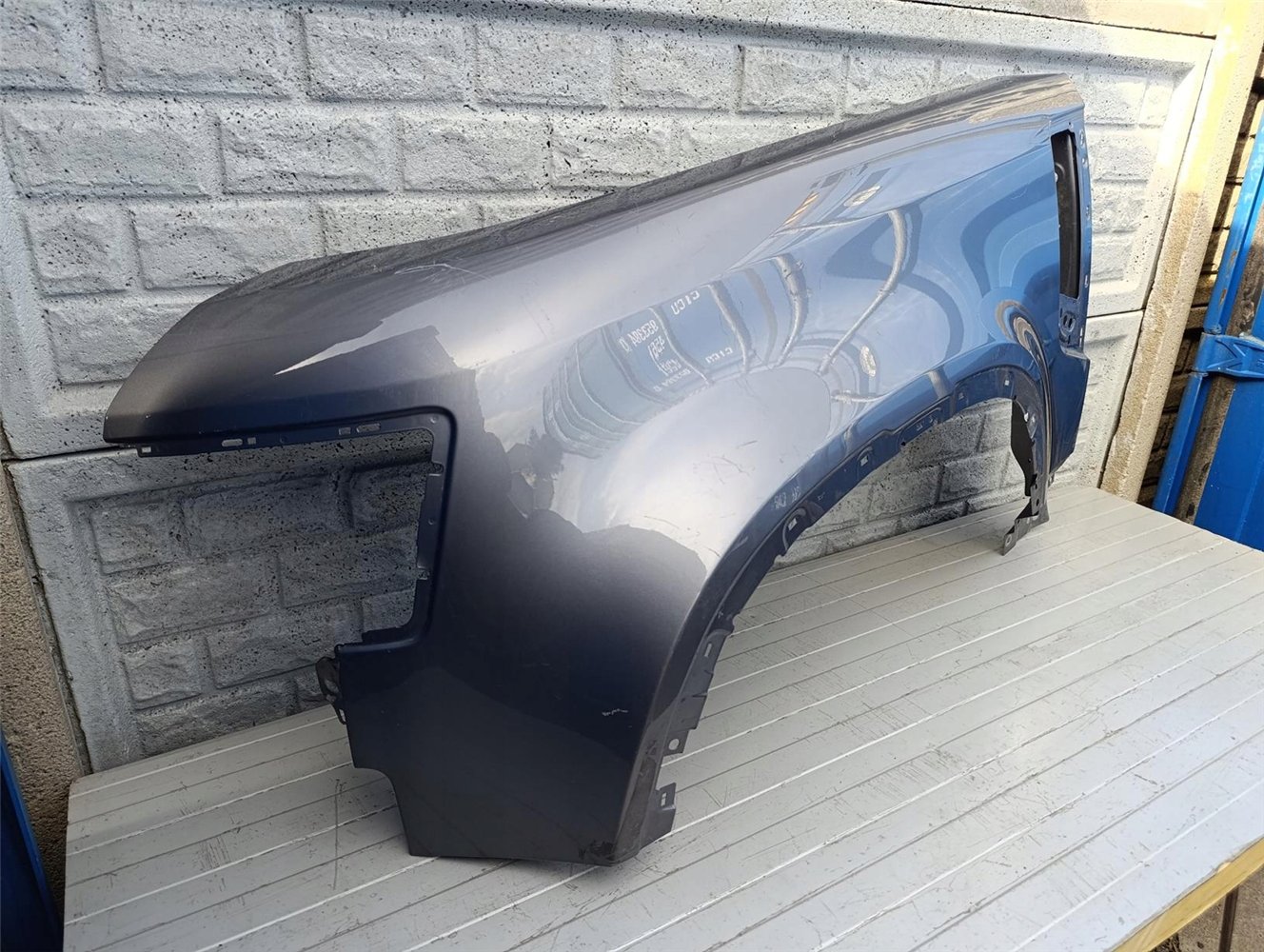 LAND ROVER DEFENDER 20- BŁOTNIK LEWY PRZEDNI ORYGINAŁ (17440105369)