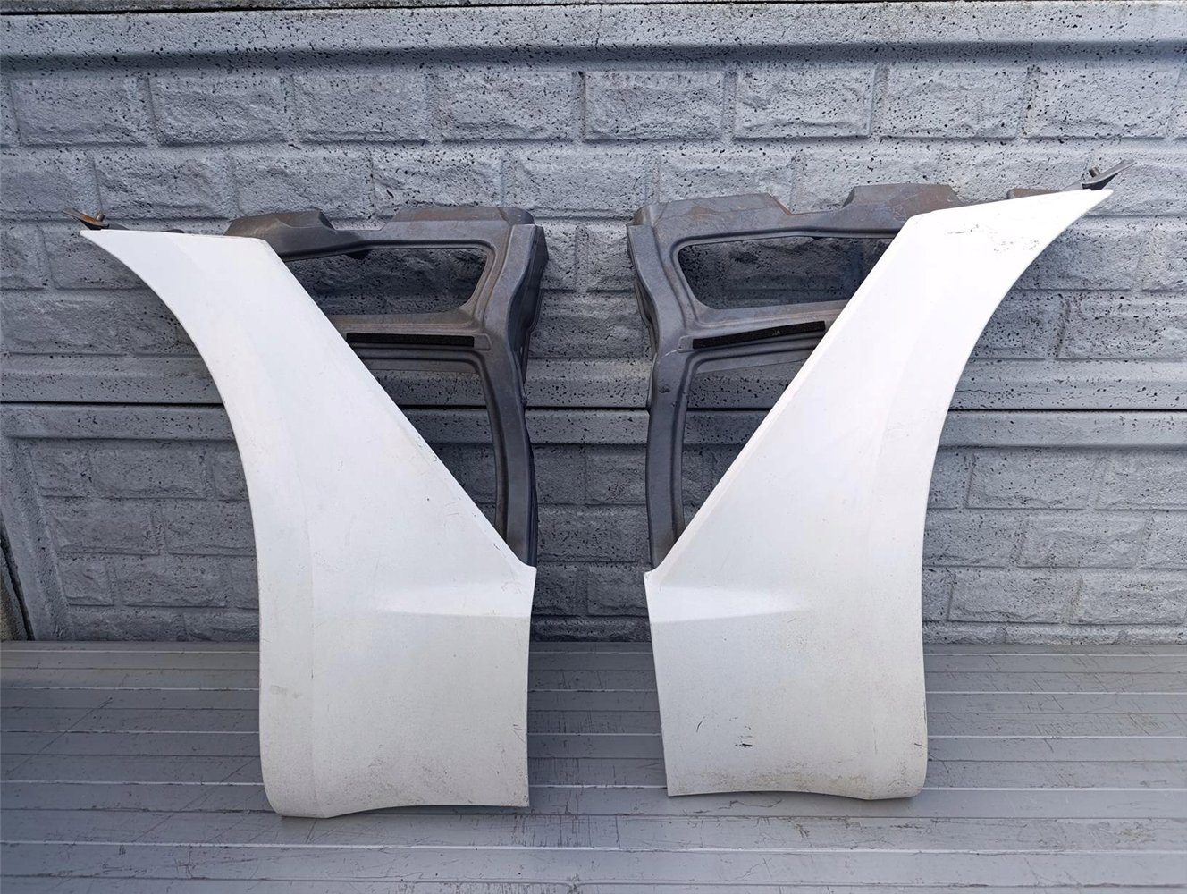 ASTON MARTIN DBX 20- BŁOTNIK PRZEDNI LEWY PRAWY DOLNY ORYGINAŁ (17440114509)