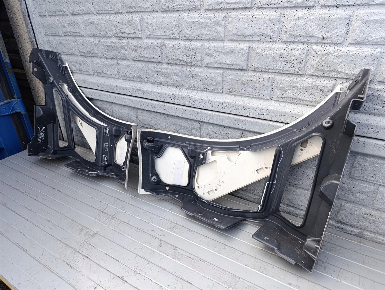 ASTON MARTIN DBX 20- BŁOTNIK PRZEDNI LEWY PRAWY DOLNY ORYGINAŁ (17440114509)