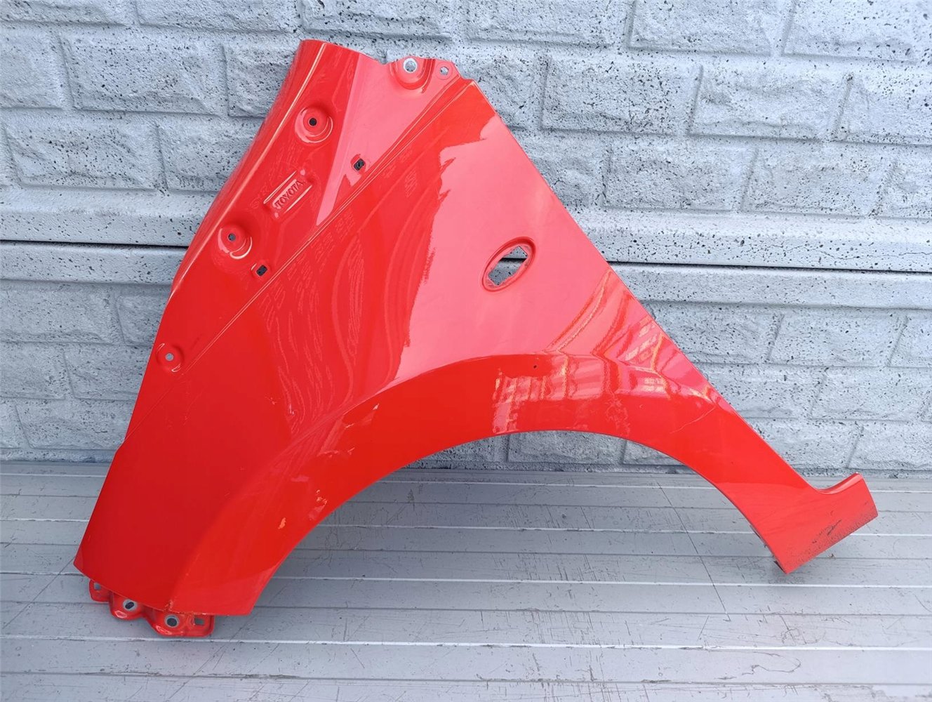 TOYOTA AYGO 2 2014-2022 BŁOTNIK LEWY PRZEDNI ORYGINAŁ (17440130674)