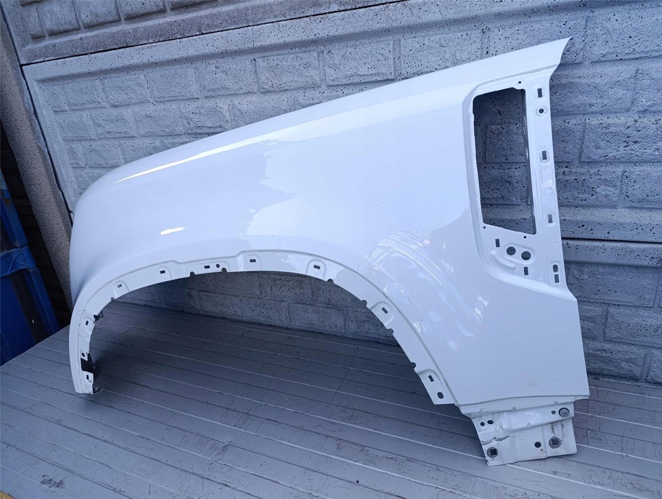 LAND ROVER DEFENDER 20- BŁOTNIK LEWY PRZEDNI ORYGINAŁ (17440143759)