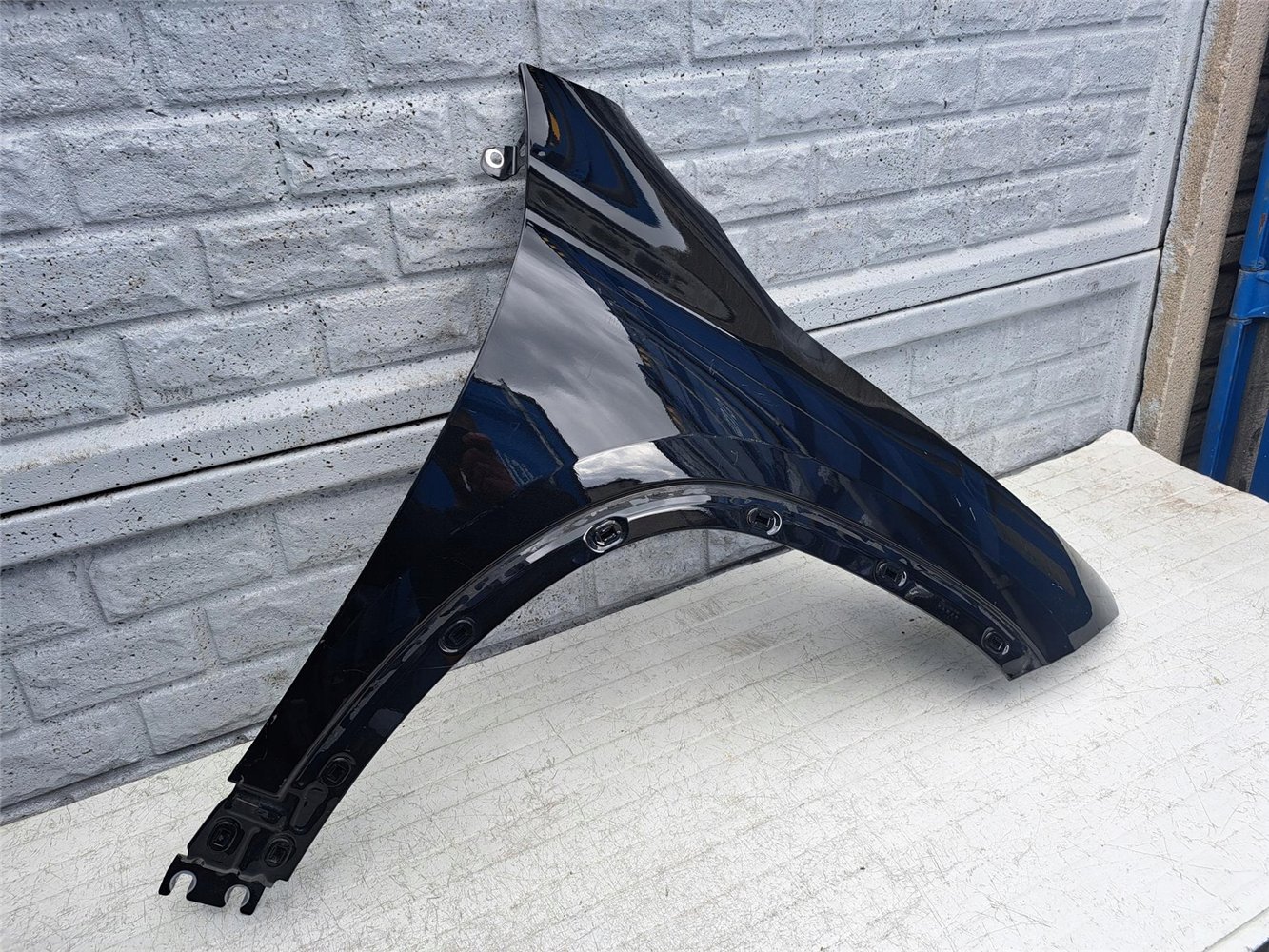 MERCEDES GLA 247 W247 21-24 BŁOTNIK PRAWY PRZEDNI ORYGINAŁ (17440180030)