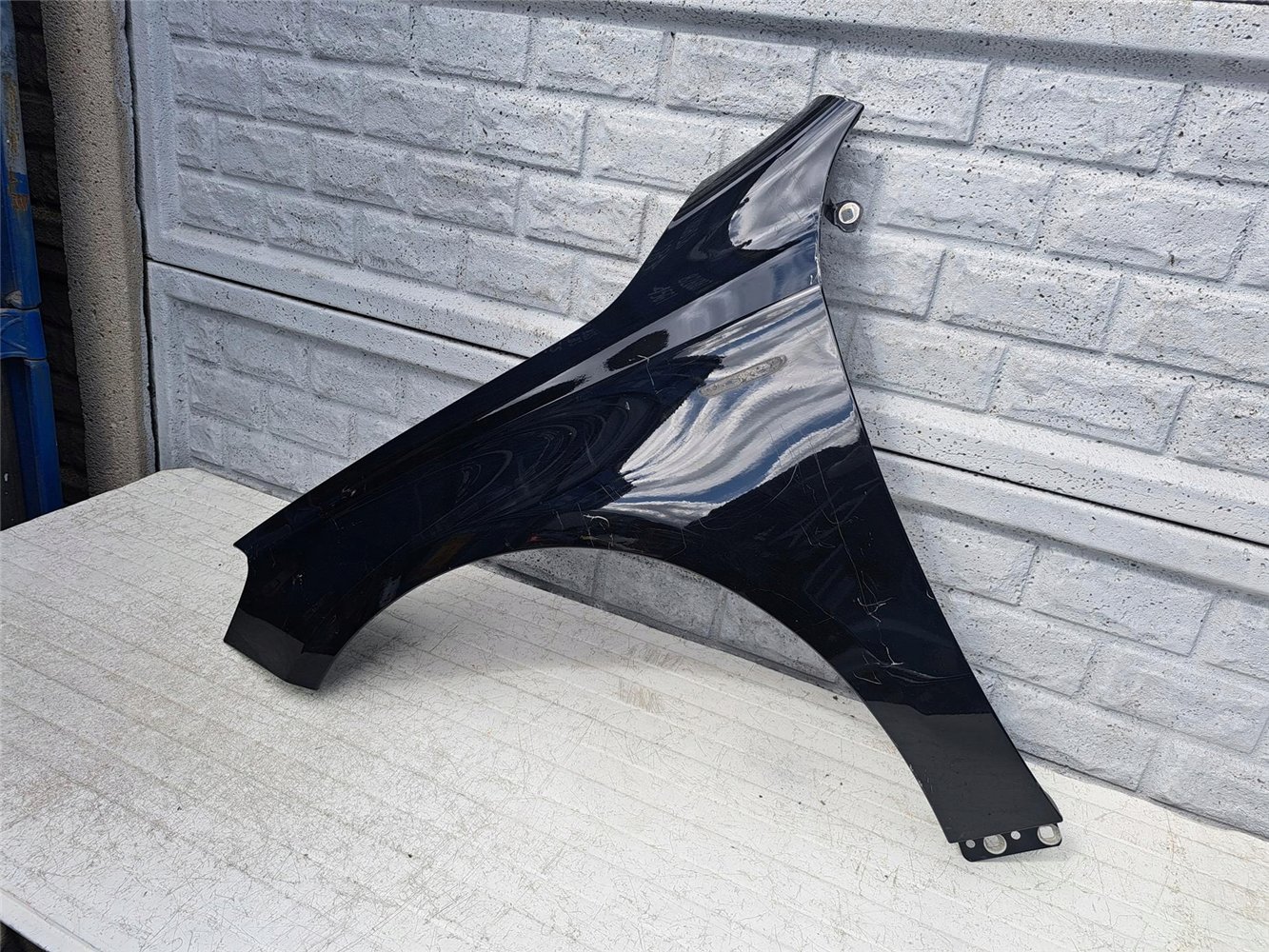 MERCEDES A-KLASA W176 12-19 BŁOTNIK LEWY PRZEDNI ORYGINAŁ (17440194552)