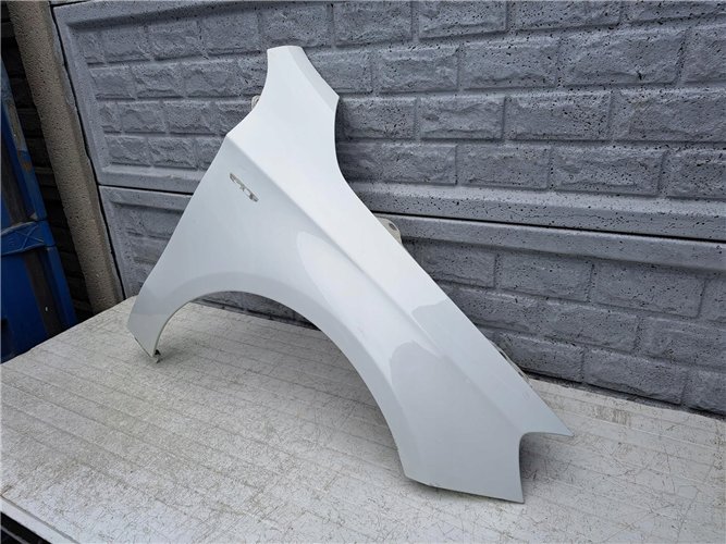 MERCEDES A-KLASA W176 12-19 BŁOTNIK PRAWY PRZEDNI ORYGINAŁ (17441523675)