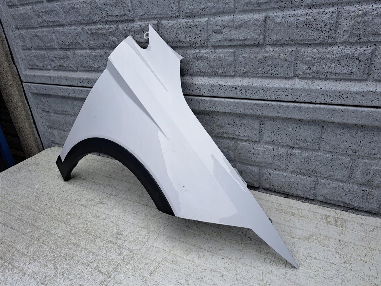 SEAT ARONA BŁOTNIK PRZEDNI PRAWY ORYGINAŁ (17441529819)