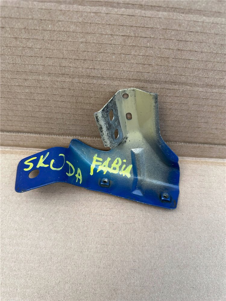 WSPORNIK błotnika FABIA I NOWY PRAWY ORYGINAŁ (17444127380)