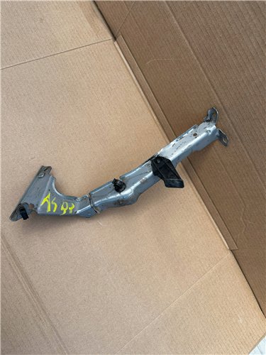 MOCOWANIE PODPORA UCHWYT BŁOTNIKA AUDI A4 B8 LEWA 8K0 821 135 ORYGINAŁ (17444188887)