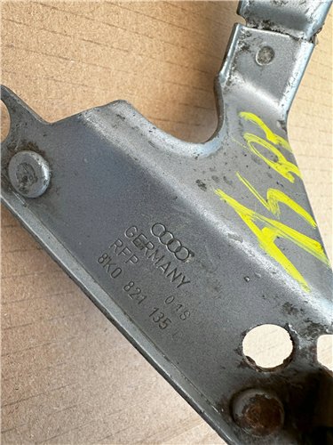 MOCOWANIE PODPORA UCHWYT BŁOTNIKA AUDI A4 B8 LEWA 8K0 821 135 ORYGINAŁ (17444188887)