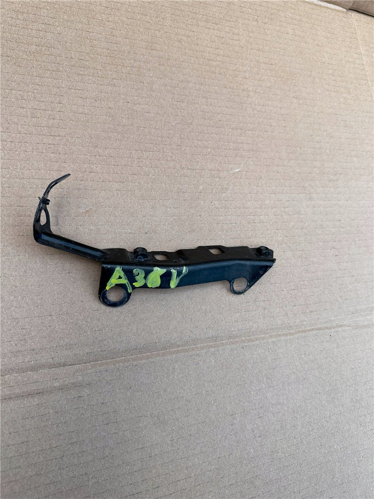 UCHWYT PODPORA BŁOTNIKA PRZÓD PRAWA AUDI A3 8V ASO ORYGINAŁ (17444203318)