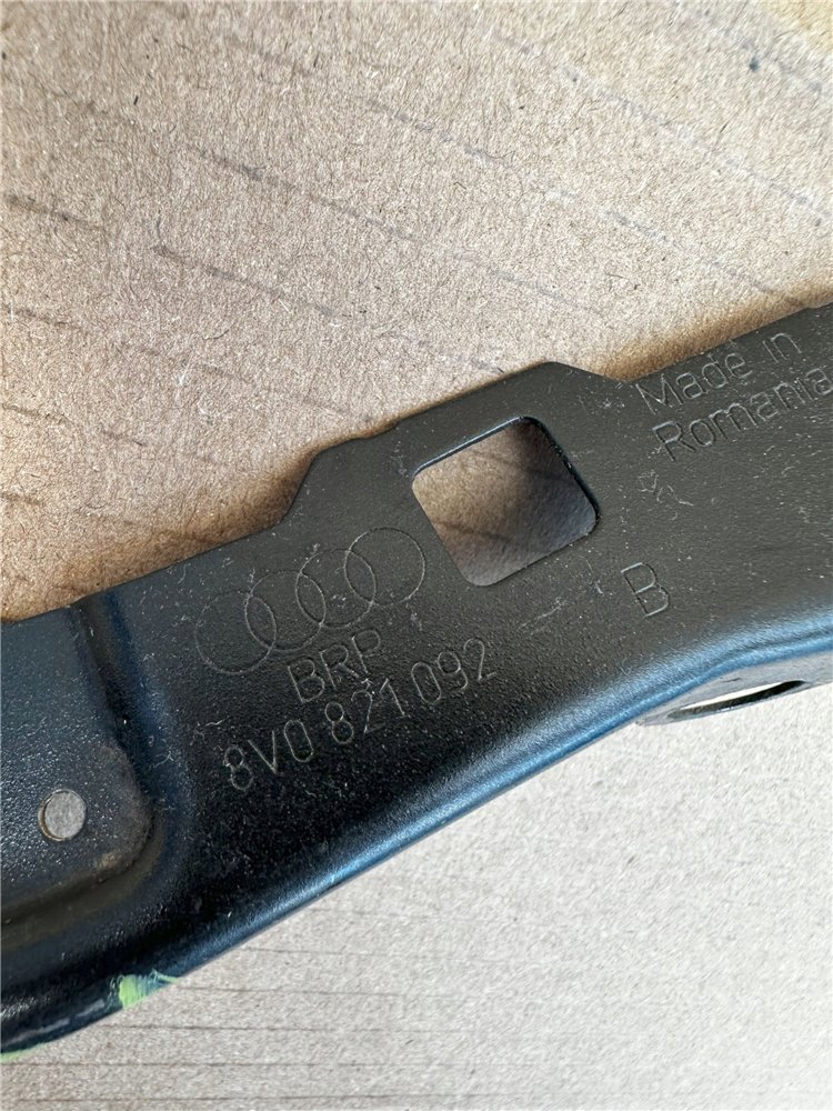 UCHWYT PODPORA BŁOTNIKA PRZÓD PRAWA AUDI A3 8V ASO ORYGINAŁ (17444203318)