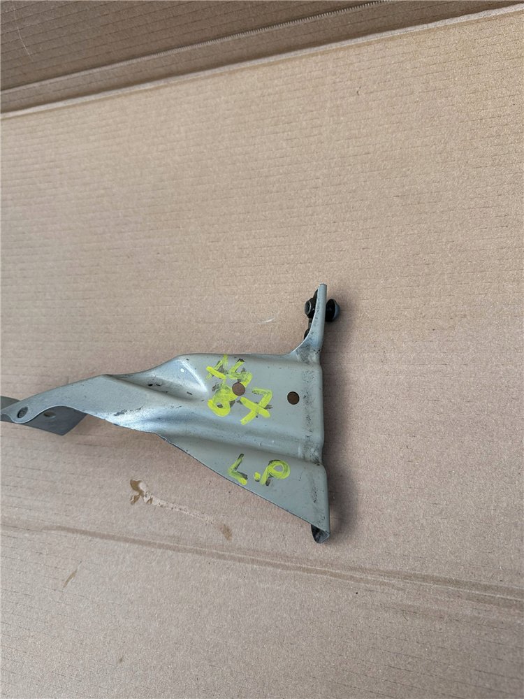 AUDI A4 B7 WSPORNIK BŁOTNIKA PRAWY ORYGINAŁ (17444226737)