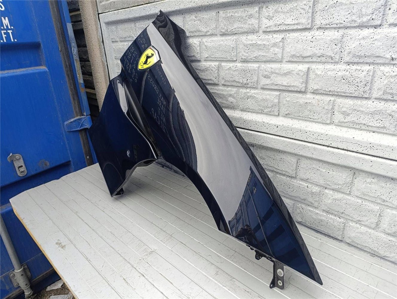 FERRARI PORTOFINO BŁOTNIK PRAWY PRZEDNI ORYGINAŁ (17446847905)